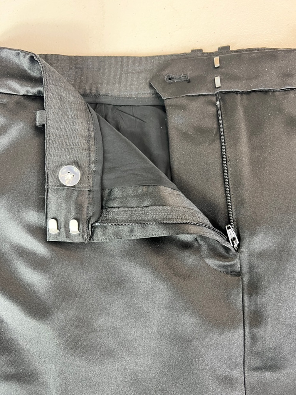 J. Crew Elegant Black Satin Mini Skirt Tailored Women’s Size 6 Elegant Chic - Picture 9 of 9